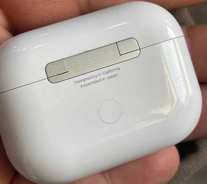 AirPods Pro (2nd generation) 10/10 condition 1 month use 4