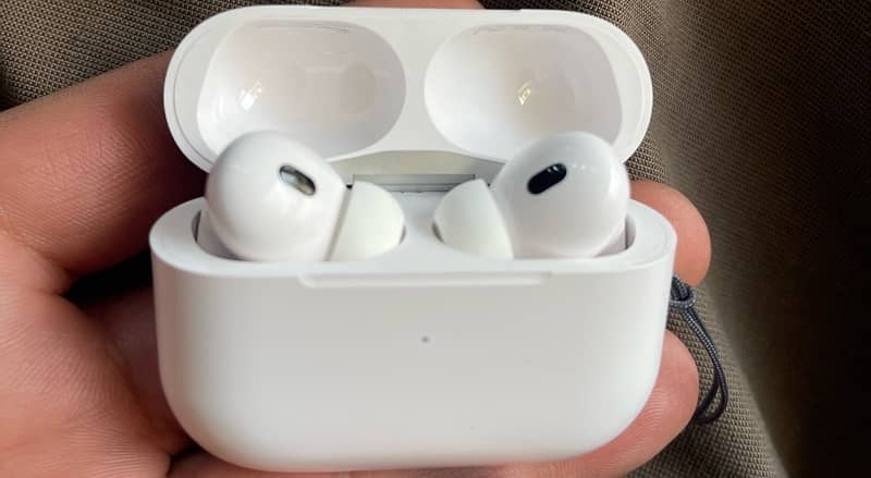 AirPods Pro (2nd generation) 10/10 condition 1 month use 7