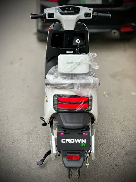 Crown EV Pro + Electric Scooty Bikes Lithium Batteries Dicounted price 4