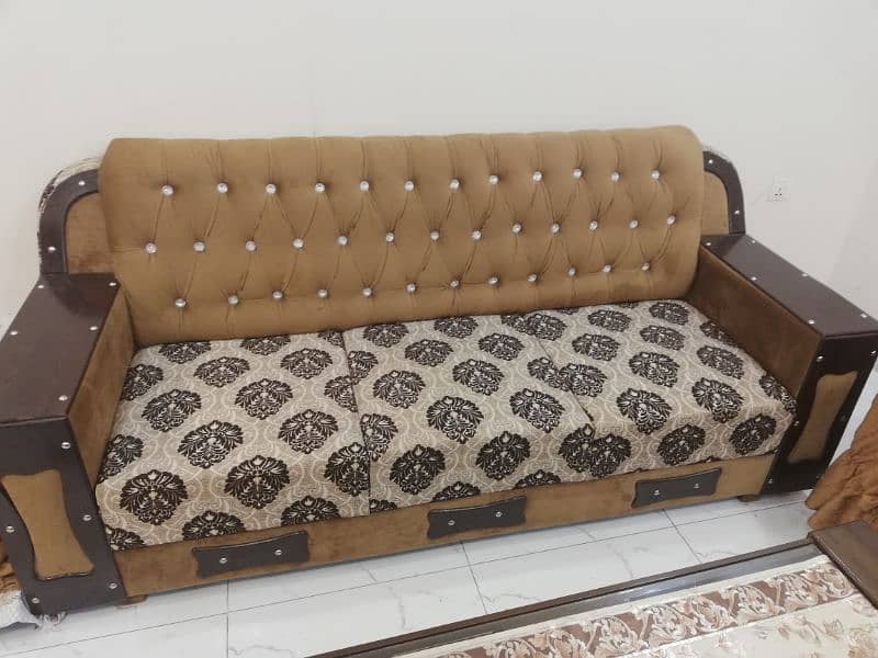6 seater sofa for sale looking like a new 0