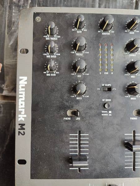 DJ Mixer (NUMARK 2) 1