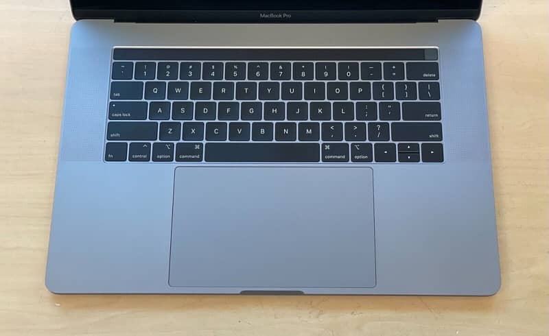 Apple MacBook PRO i7 QUAD 15” Retina 16/512 4GB Graphic TouchBar 2018 2