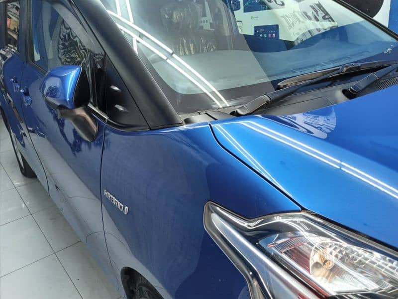Toyota Sienta X pearl blue 1