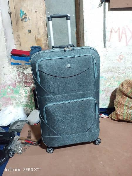 Luggage/Traveling bag 3