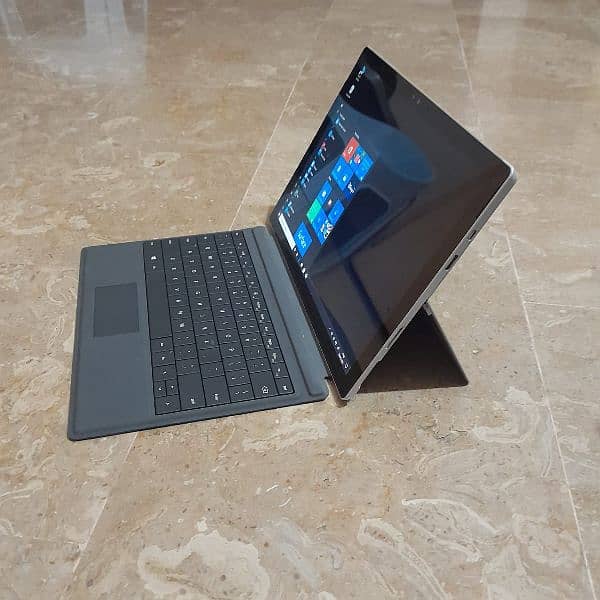 Microsoft surface pro 6.    i7 8th generation 4