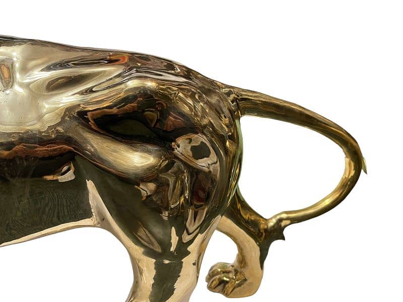 Brass Luxurious Lion Sculpture, Pure Brass Lion, Home and Office Decor 5