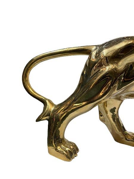 Brass Luxurious Lion Sculpture, Pure Brass Lion, Home and Office Decor 8