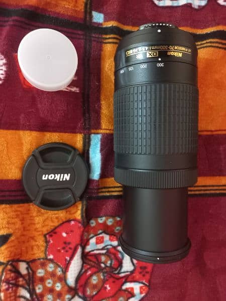 nikon nikkor orignal lens for sale vr 70_ 300mm 4