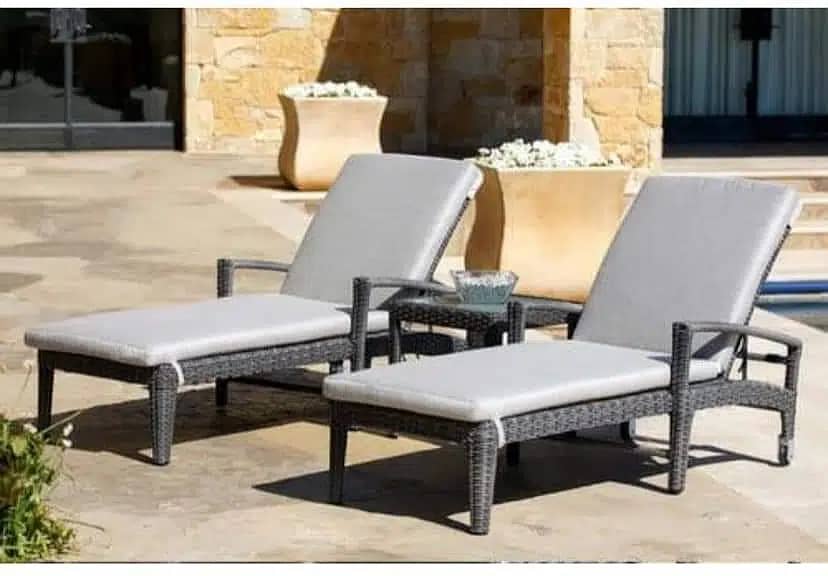 Outdoor Sidepole Umbrella and Pool side Loungers, Resting Relax Chairs 5