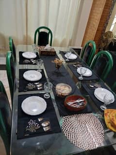 8 seater dinning table for sale in excellent condition 0