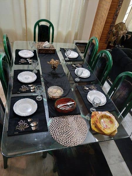 8 seater dinning table for sale in excellent condition 1