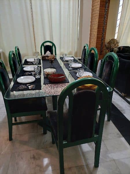 8 seater dinning table for sale in excellent condition 3