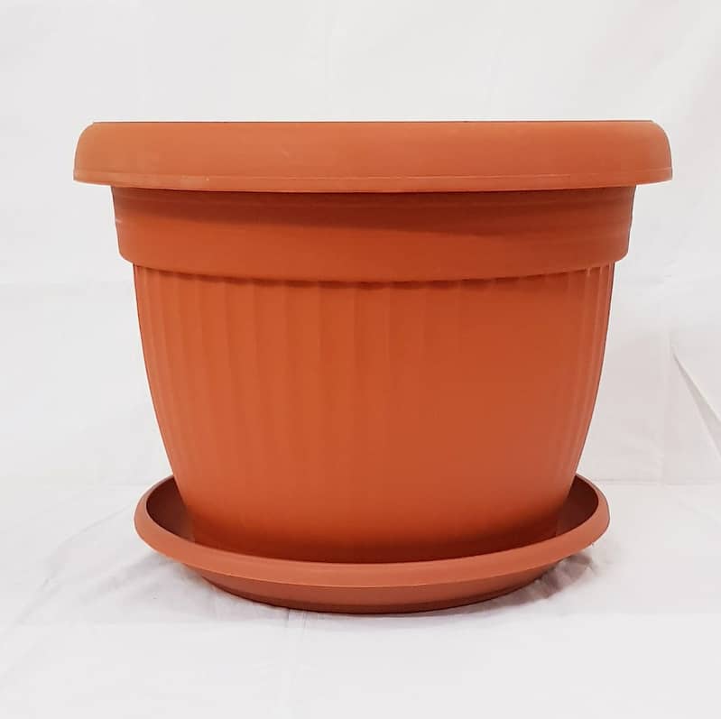 plastic planter & pots 15
