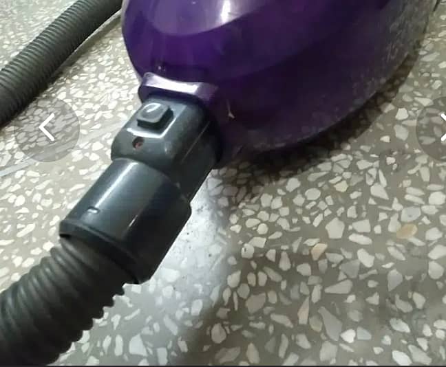 Vaccum Cleaner. . . Morphy Richards 3