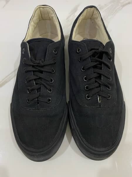 Outfitter Black Sneakers 0