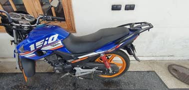 Selling my Honda CB150F SE Blue colour 2500km new condition 0