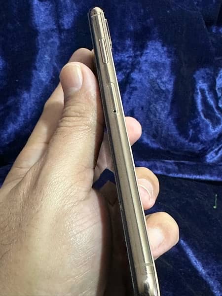 iPhone Xs Max 256GB Gold 10/10 Condition 89% Battery Health 6