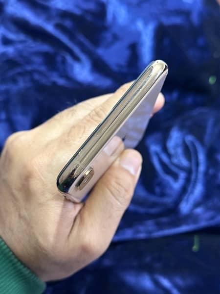 iPhone Xs Max 256GB Gold 10/10 Condition 89% Battery Health 8