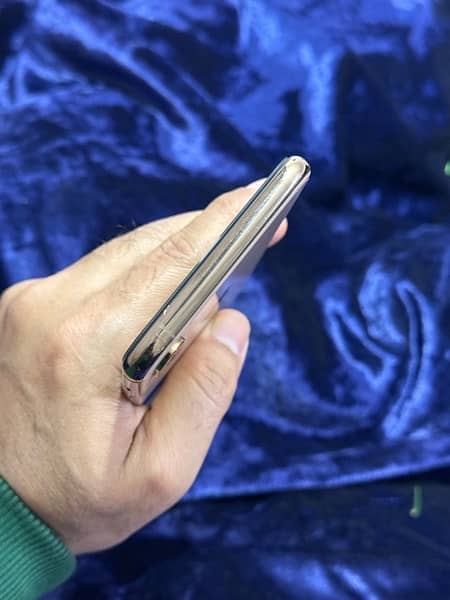 iPhone Xs Max 256GB Gold 10/10 Condition 89% Battery Health 9