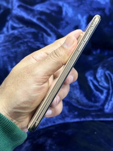 iPhone Xs Max 256GB Gold 10/10 Condition 89% Battery Health 11