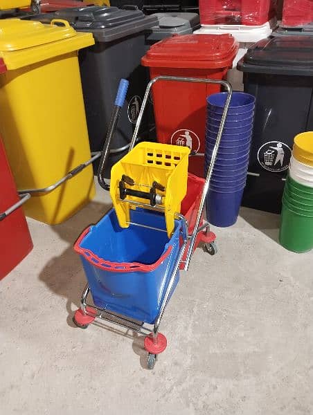 Mop trolley with wringer 46 liter 1