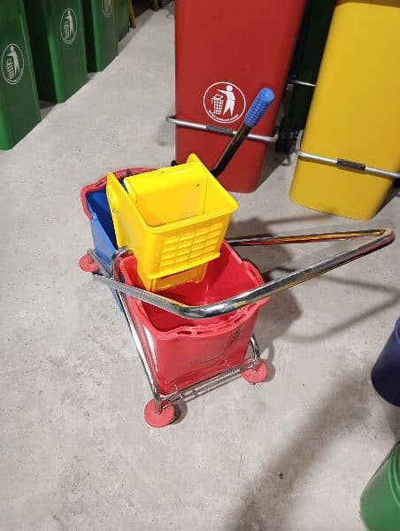 Mop trolley with wringer 46 liter 2