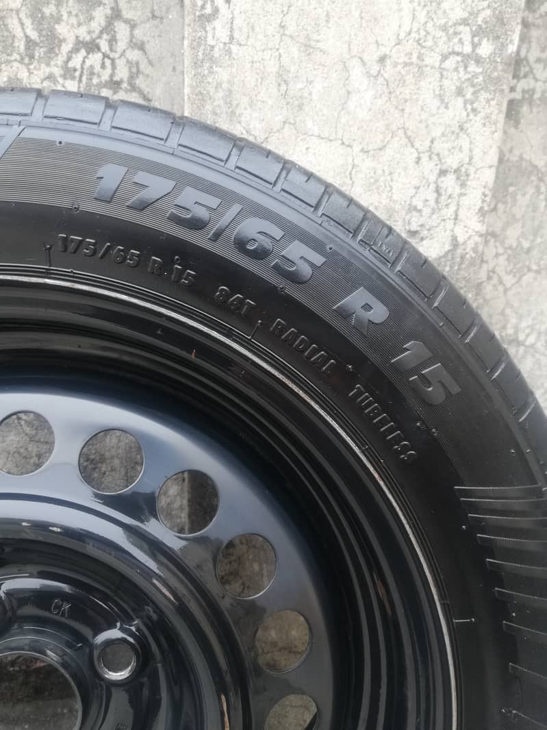 4 tyres with rims 4