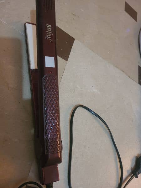 hair straightener (iron like new) 2