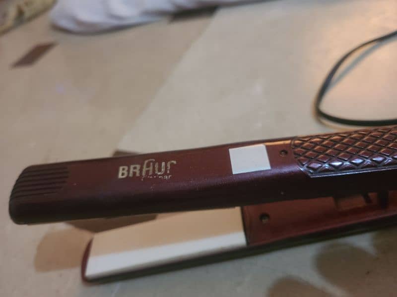 hair straightener (iron like new) 3