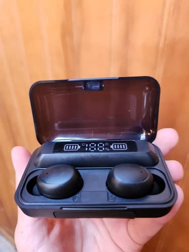 F9 earbuds Brand New at whole Sale rate 8