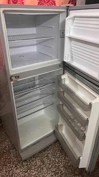 Dawlance Refrigerator Fridge and freezer 1