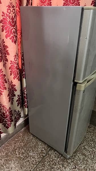 Dawlance Refrigerator Fridge and freezer 4