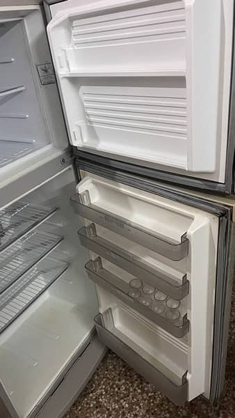 Dawlance Refrigerator Fridge and freezer 5