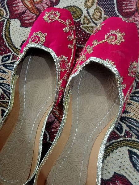 khussa only this colour is available and size 9 1