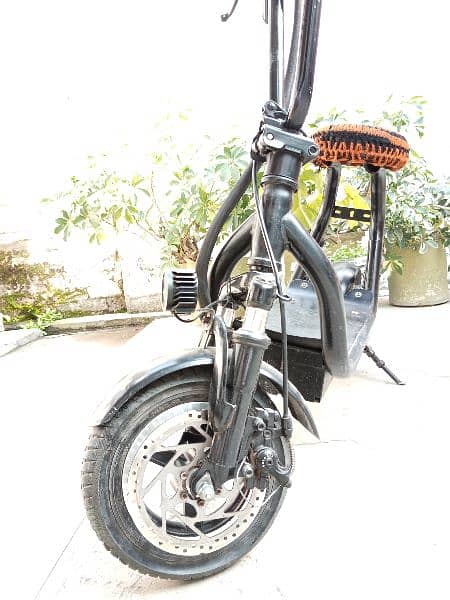 Yidi Brand Original Mini Electric Scooty with Lithium Ion Battery. 1