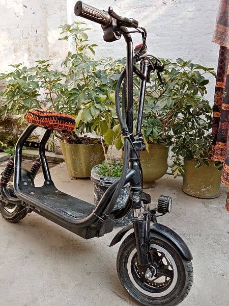 Yidi Brand Original Mini Electric Scooty with Lithium Ion Battery. 3