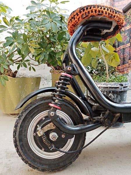 Yidi Brand Original Mini Electric Scooty with Lithium Ion Battery. 4