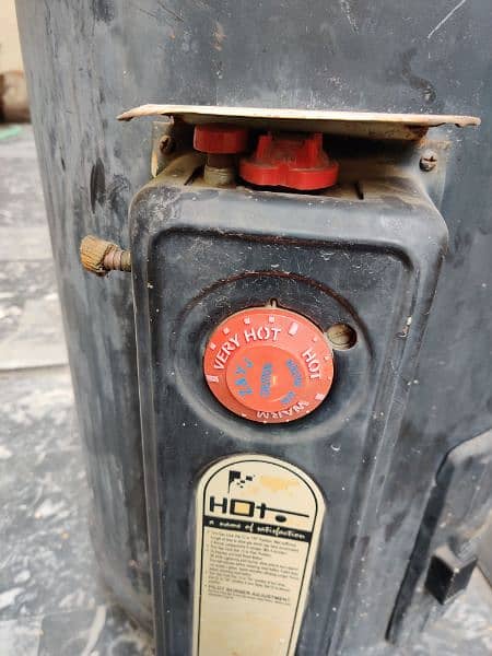 Gas Geyser 35 Gallon Good Condition perfect working 3