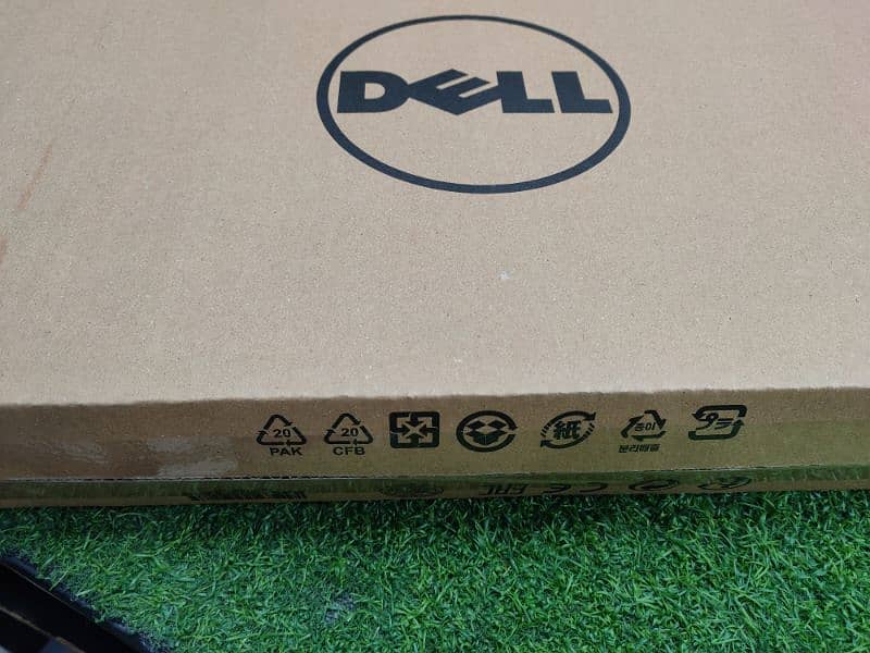 Dell laptop Ultrabook professional series 8