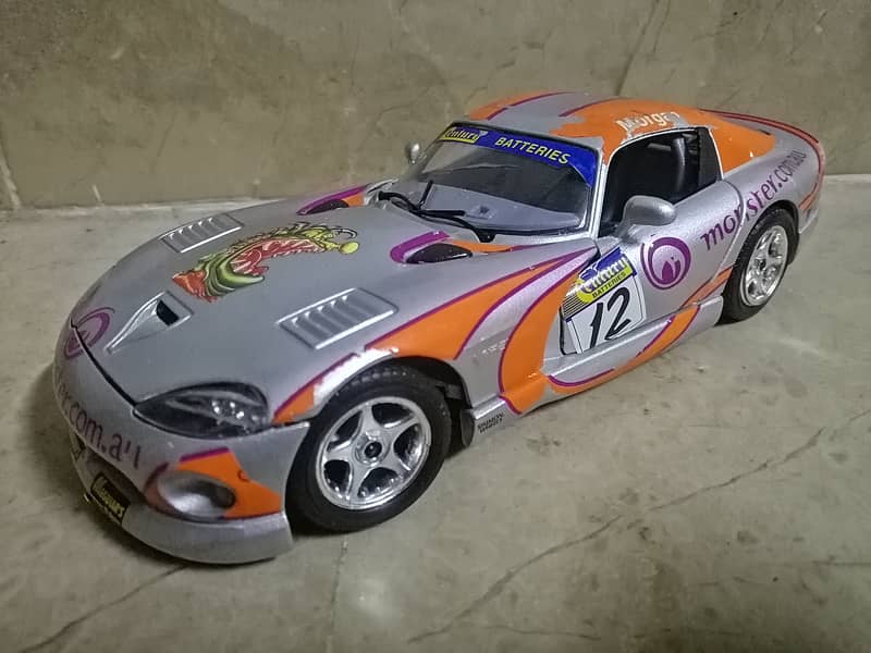 Diecast Bburago Scale 1/24 made in Italy. . . Both Dodge Viper models 3