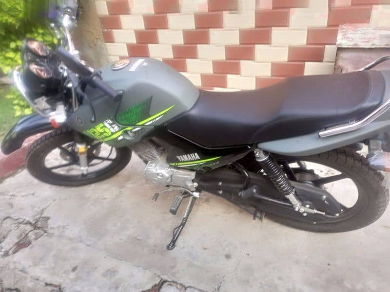 yamaha ybr g grey colour 4