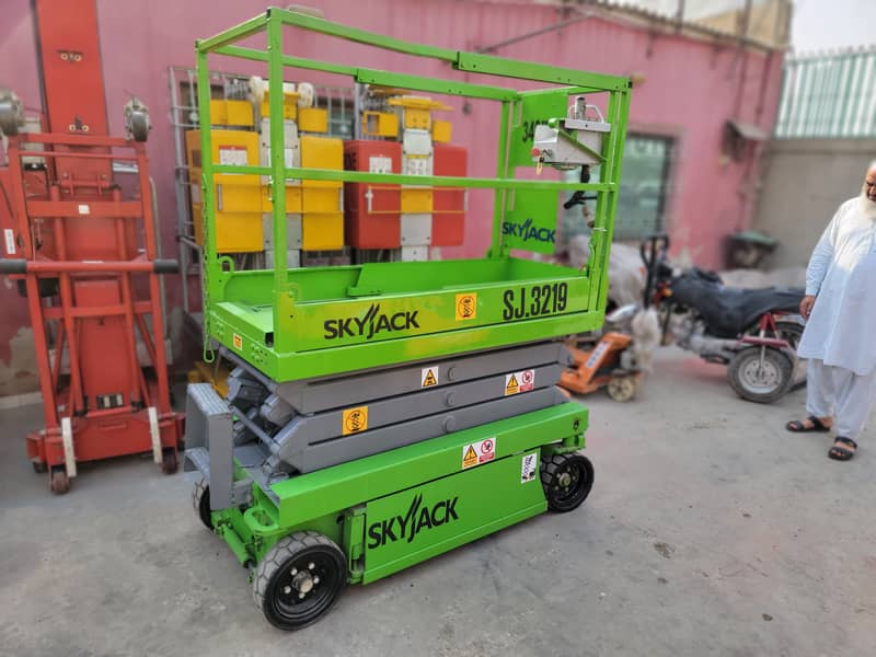 SKYJACK SJ-3219 25Ft Aerial Platform Scissor Lift / Man Lift for Sale 1