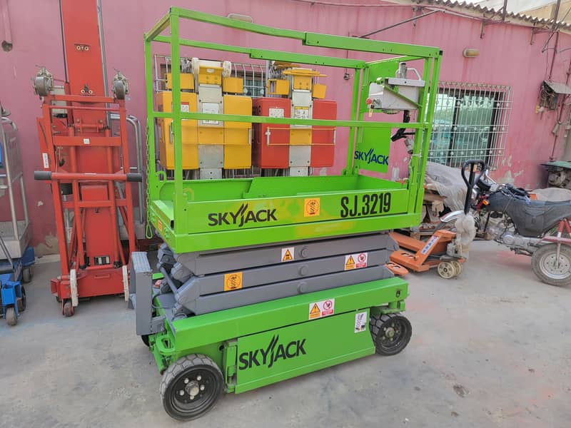 SKYJACK SJ-3219 25Ft Aerial Platform Scissor Lift / Man Lift for Sale 3