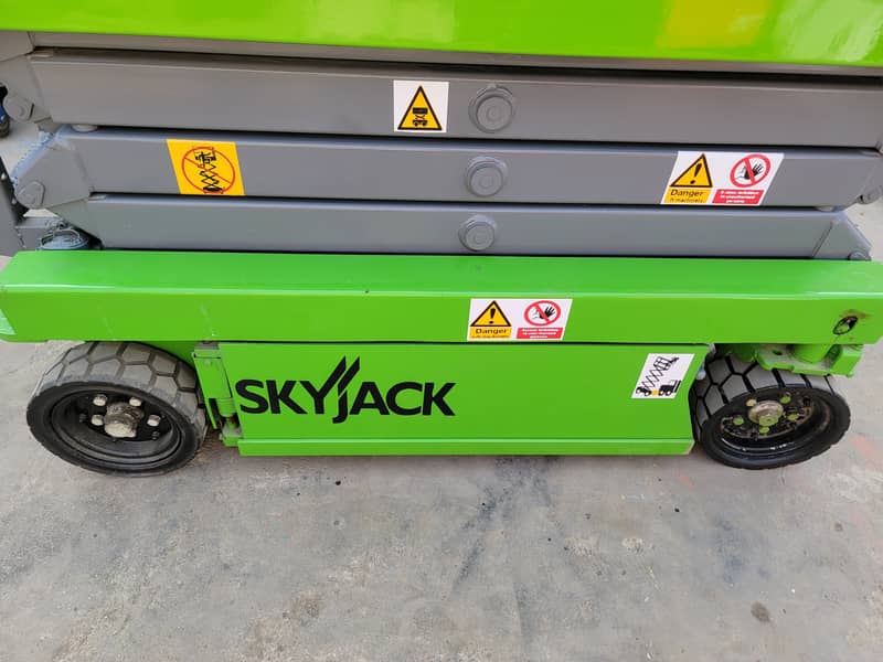 SKYJACK SJ-3219 25Ft Aerial Platform Scissor Lift / Man Lift for Sale 12