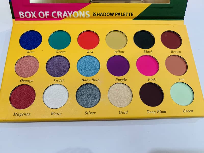 BOX OF CARYON- EYESHADOW PALETTE-BEAUTIFUL DIFFERENT COLOURS 1