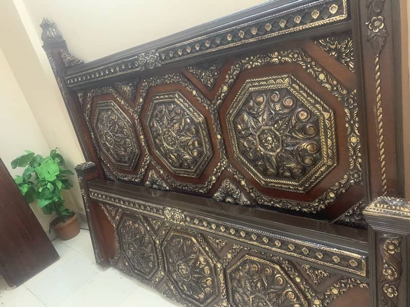 king size chinyoti bed for sale in reasonable price 2