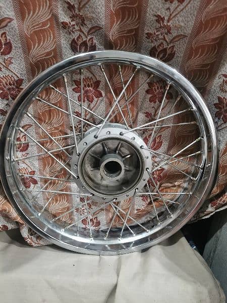 honda deluxe ka rim he or suzuki gs 150 ka hub our wire hain brand new 1