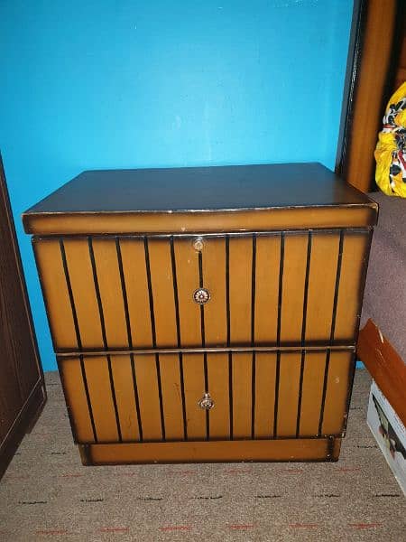 KING SIZE DOBAL BAD  WITH MATTRESS & SIDE TABLES FOR SALE 3