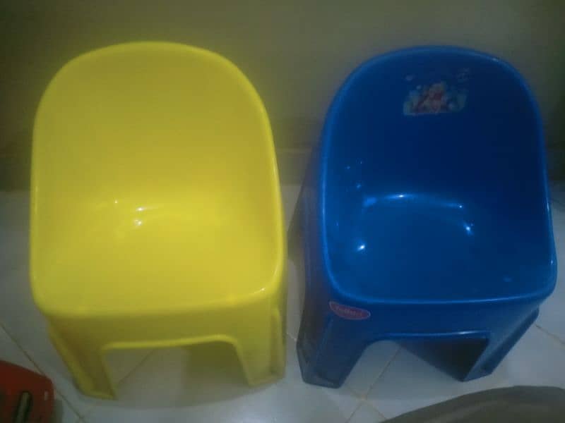 Chairs & Feeder 4