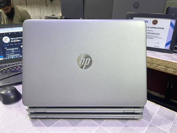 HP ElitBook 820 G3 2